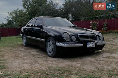 Седан Mercedes-Benz E-Class 2000 в Андрушевке