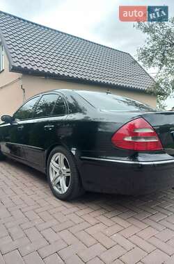 Седан Mercedes-Benz E-Class 2002 в 