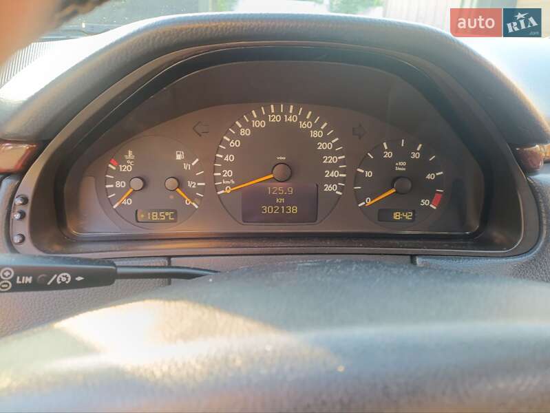 Седан Mercedes-Benz E-Class 2000 в Ивано-Франковске