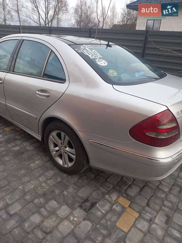 Седан Mercedes-Benz E-Class 2004 в Ратным