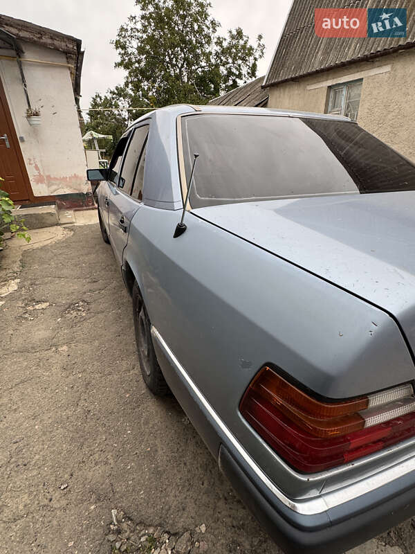 Седан Mercedes-Benz E-Class 1992 в Николаеве