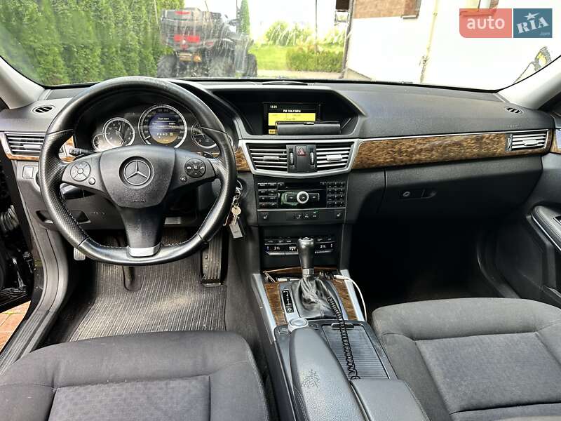 Седан Mercedes-Benz E-Class 2011 в Луцке