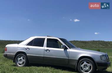 Седан Mercedes-Benz E-Class 1992 в 
