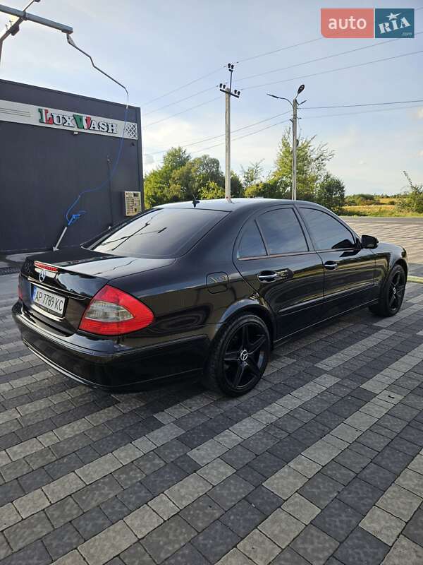 Седан Mercedes-Benz E-Class 2007 в Конопнице