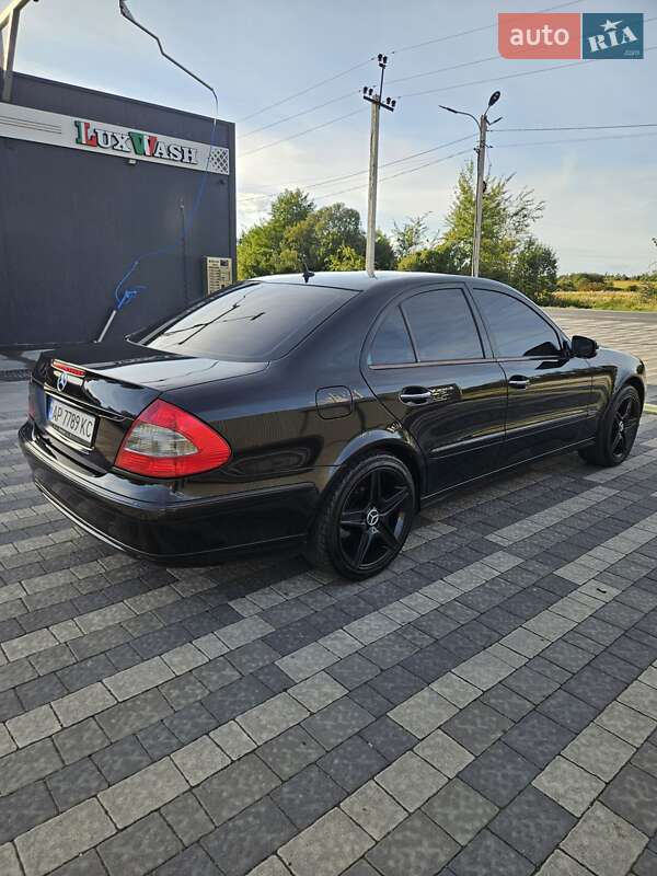 Седан Mercedes-Benz E-Class 2007 в Конопнице