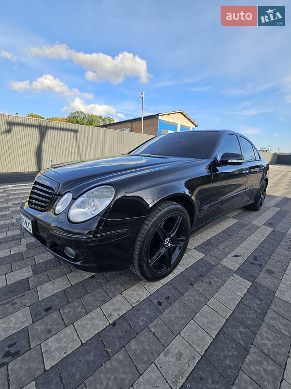 Седан Mercedes-Benz E-Class 2007 в Конопнице