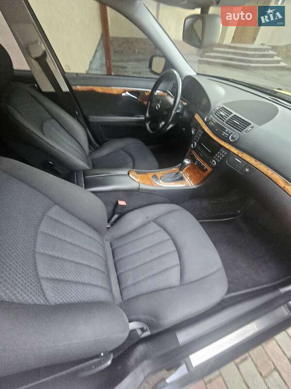 Седан Mercedes-Benz E-Class 2007 в Конопнице