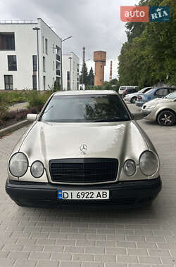 Седан Mercedes-Benz E-Class 1997 в Львове