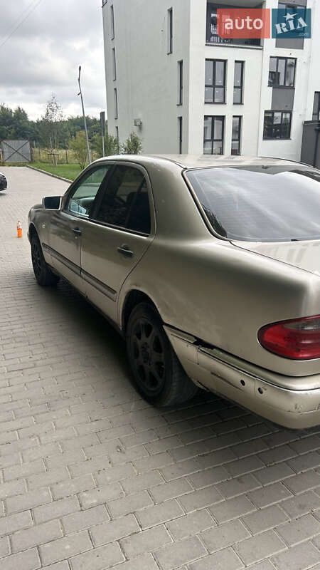 Седан Mercedes-Benz E-Class 1997 в Львове