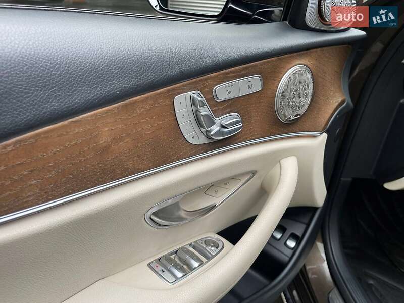 Седан Mercedes-Benz E-Class 2017 в Киеве