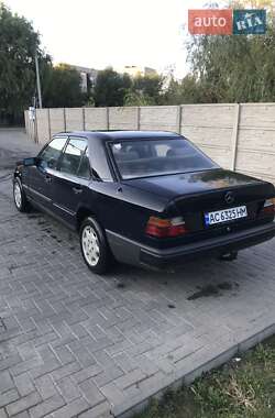 Седан Mercedes-Benz E-Class 1986 в 