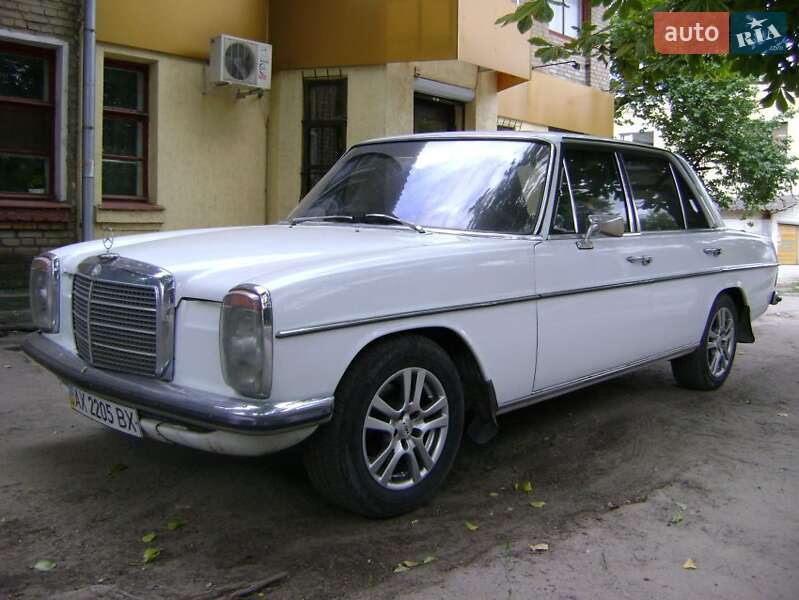 Седан Mercedes-Benz E-Class 1972 в 