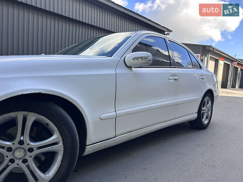 Седан Mercedes-Benz E-Class 2003 в Киеве