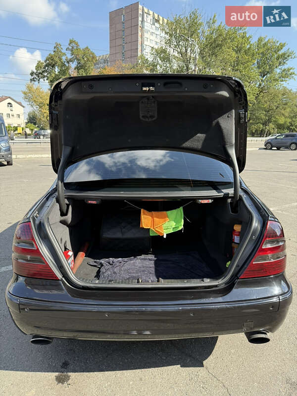 Седан Mercedes-Benz E-Class 2002 в Днепре