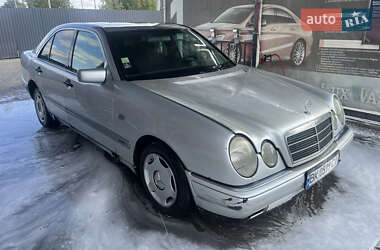Седан Mercedes-Benz E-Class 1999 в 