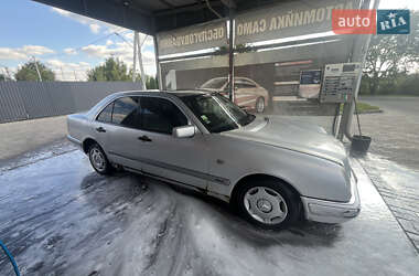 Седан Mercedes-Benz E-Class 1999 в 