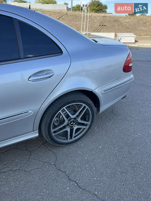 Седан Mercedes-Benz E-Class 2003 в Запорожье