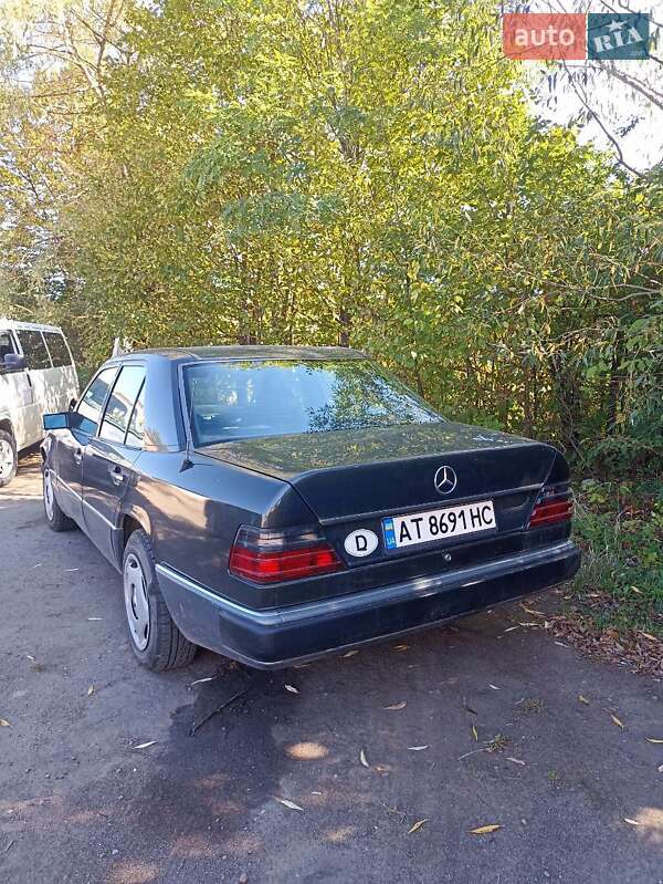 Седан Mercedes-Benz E-Class 1990 в Калуше