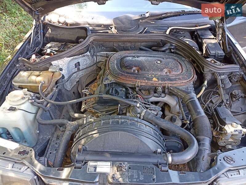 Седан Mercedes-Benz E-Class 1990 в Калуше