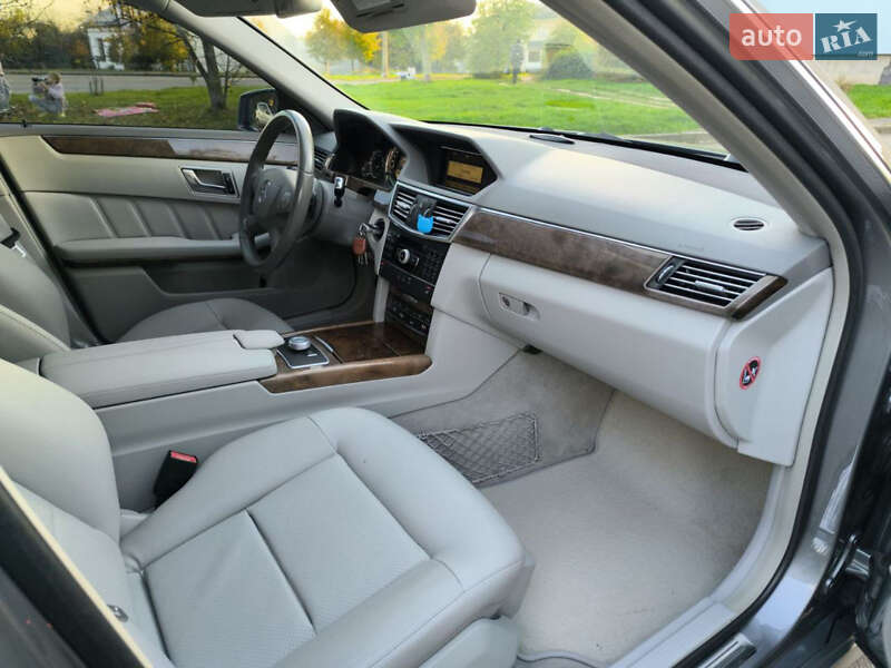 Седан Mercedes-Benz E-Class 2012 в Калуше