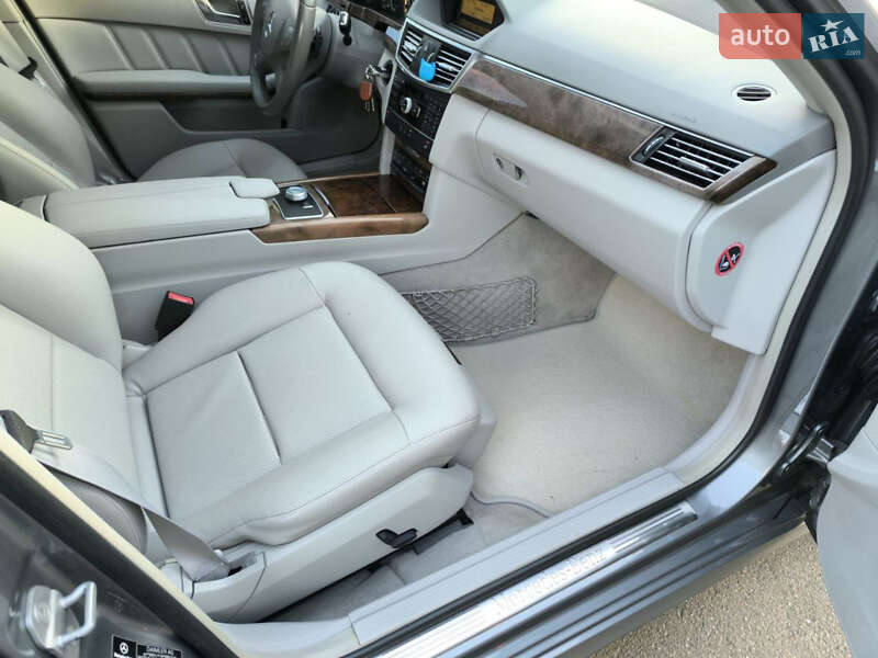 Седан Mercedes-Benz E-Class 2012 в Калуше
