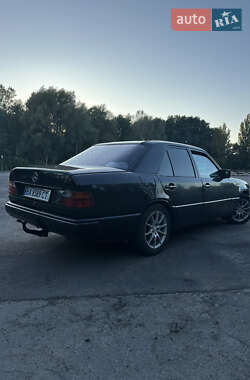 Седан Mercedes-Benz E-Class 1988 в 