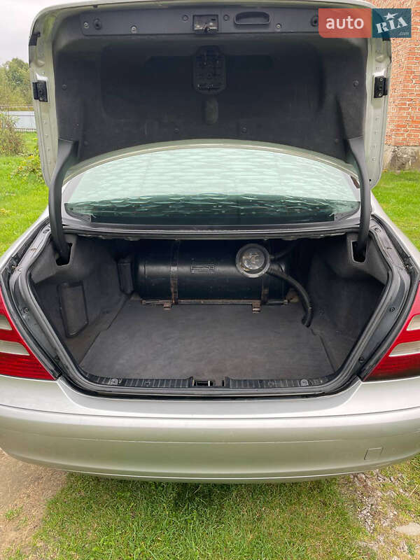 Седан Mercedes-Benz E-Class 2003 в Яворове