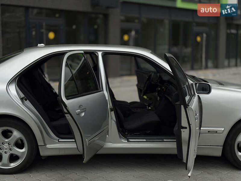 Седан Mercedes-Benz E-Class 1999 в Вараше