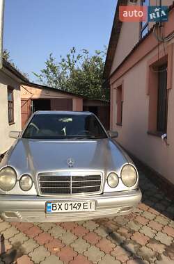Седан Mercedes-Benz E-Class 1996 в Полонном