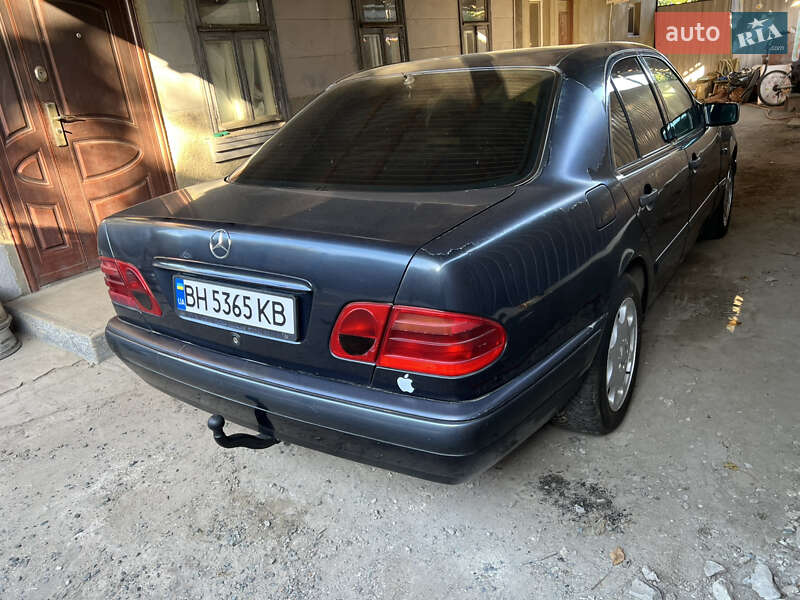 Седан Mercedes-Benz E-Class 1996 в Измаиле