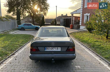 Седан Mercedes-Benz E-Class 1988 в 