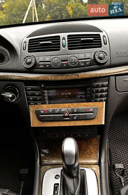 Седан Mercedes-Benz E-Class 2003 в 