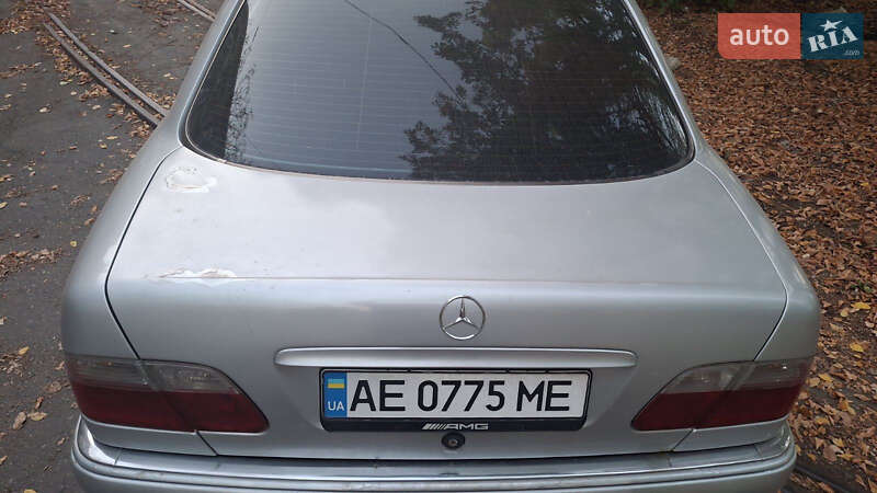 Седан Mercedes-Benz E-Class 1996 в Днепре