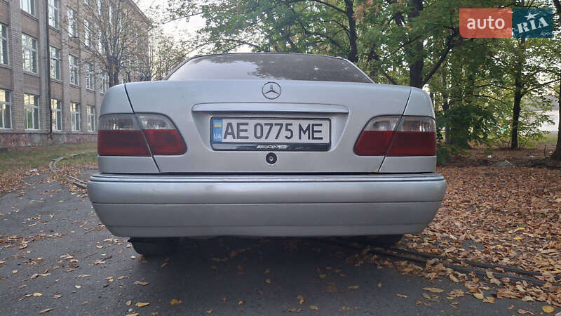 Седан Mercedes-Benz E-Class 1996 в Днепре