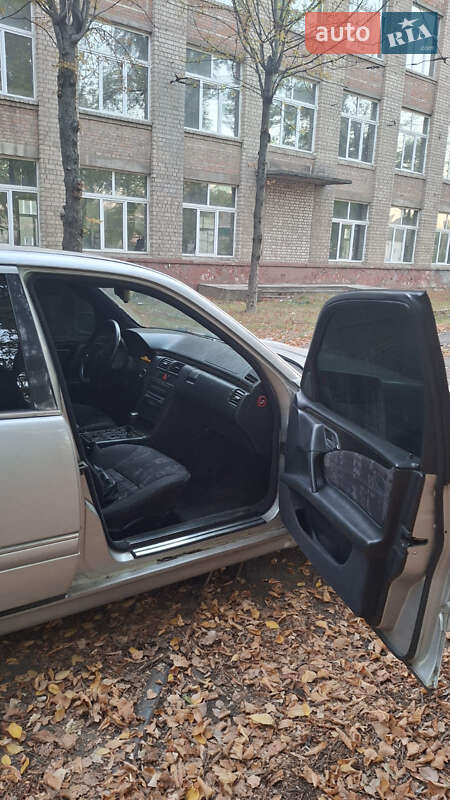 Седан Mercedes-Benz E-Class 1996 в Днепре