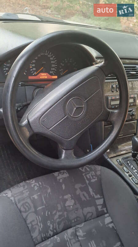 Седан Mercedes-Benz E-Class 1996 в Днепре