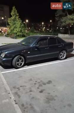 Седан Mercedes-Benz E-Class 1998 в 