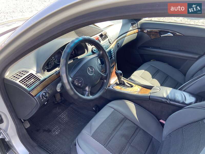 Седан Mercedes-Benz E-Class 2002 в Львове