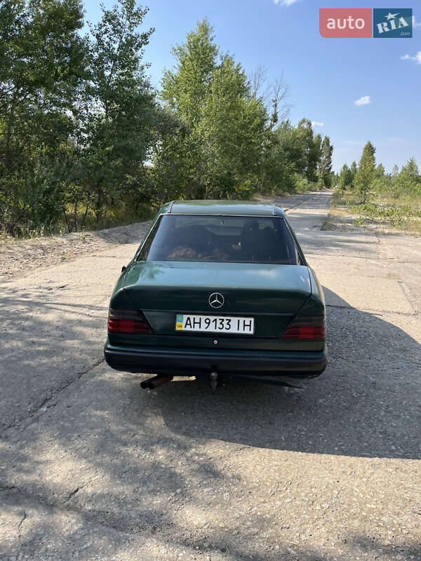Седан Mercedes-Benz E-Class 1990 в Харькове