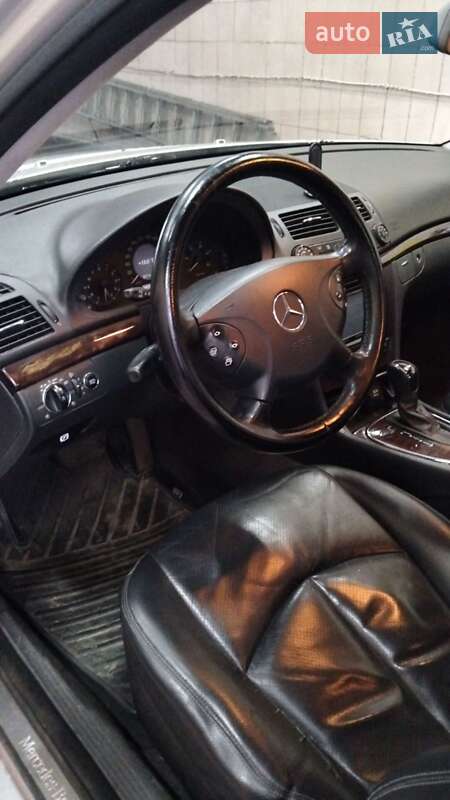 Седан Mercedes-Benz E-Class 2005 в Ровно