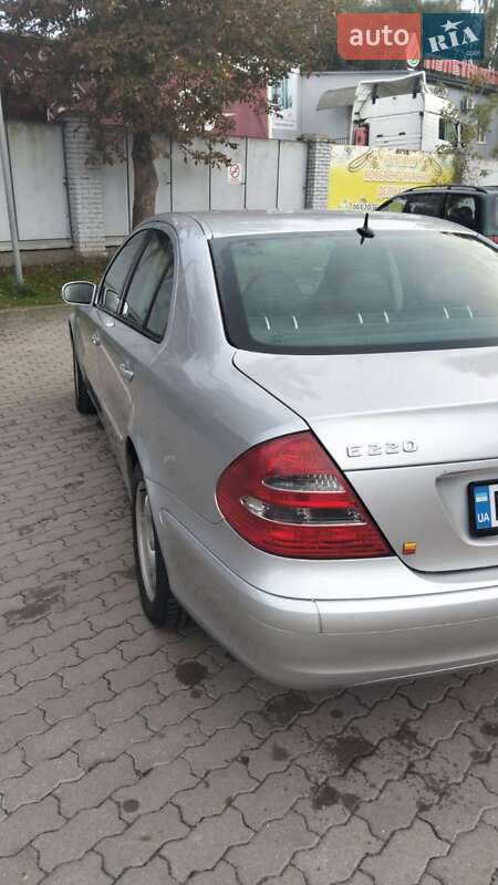 Седан Mercedes-Benz E-Class 2005 в Ровно