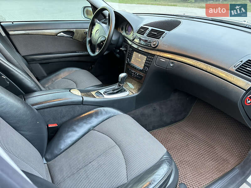 Седан Mercedes-Benz E-Class 2003 в Костополе