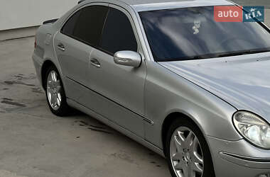 Седан Mercedes-Benz E-Class 2002 в  фото 19 Седан Mercedes-Benz E-Class 2002 в