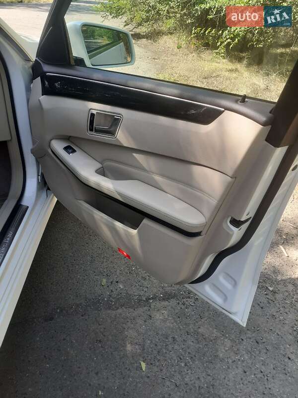Седан Mercedes-Benz E-Class 2013 в Кривому Розі