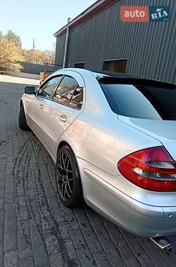 Седан Mercedes-Benz E-Class 2002 в 