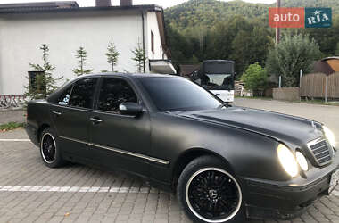 Седан Mercedes-Benz E-Class 2000 в 