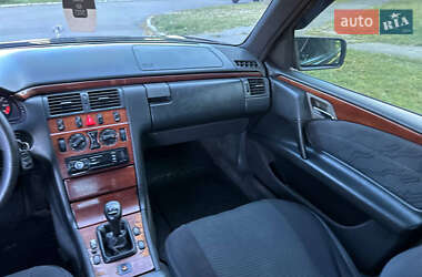 Седан Mercedes-Benz E-Class 1996 в 