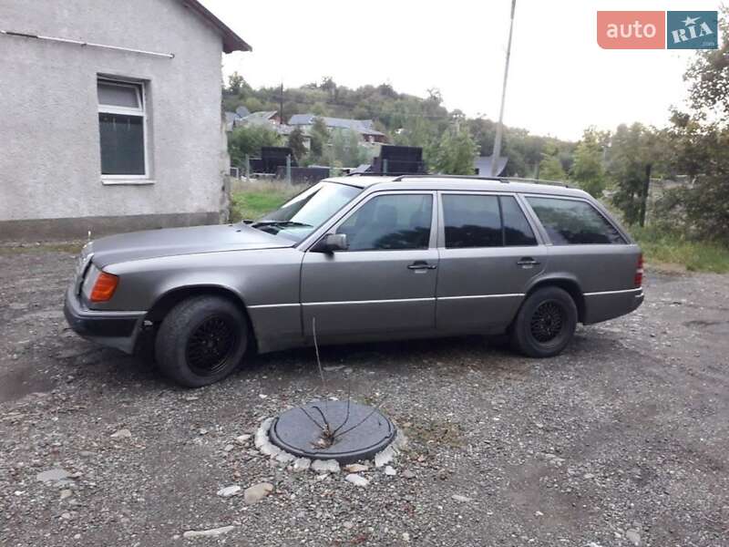 Mercedes-Benz E-Class 1993