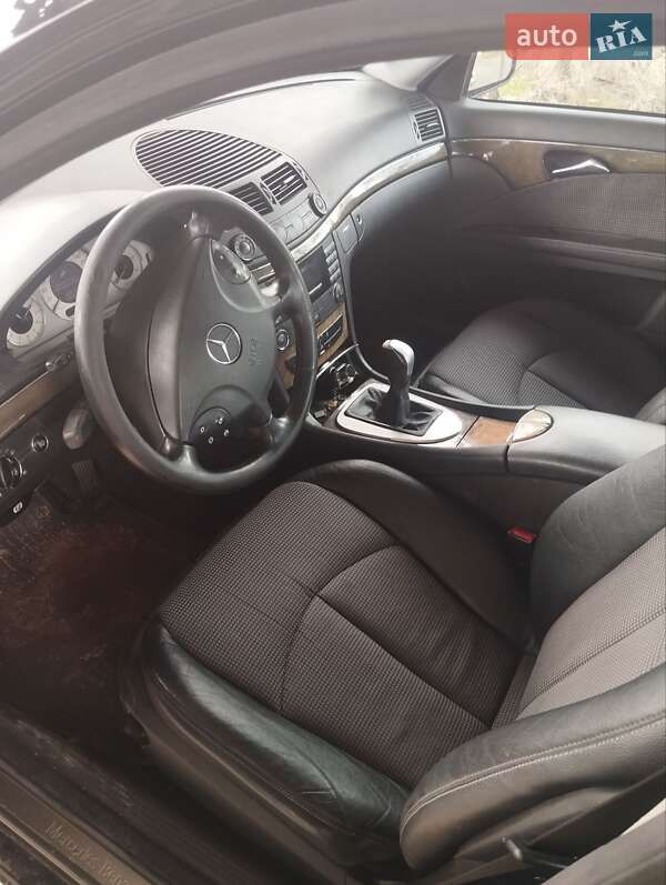 Седан Mercedes-Benz E-Class 2003 в Рени