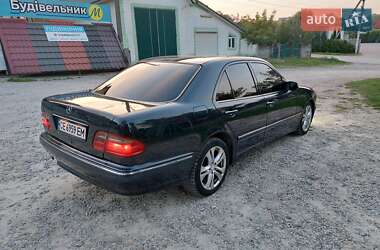 Седан Mercedes-Benz E-Class 2001 в 